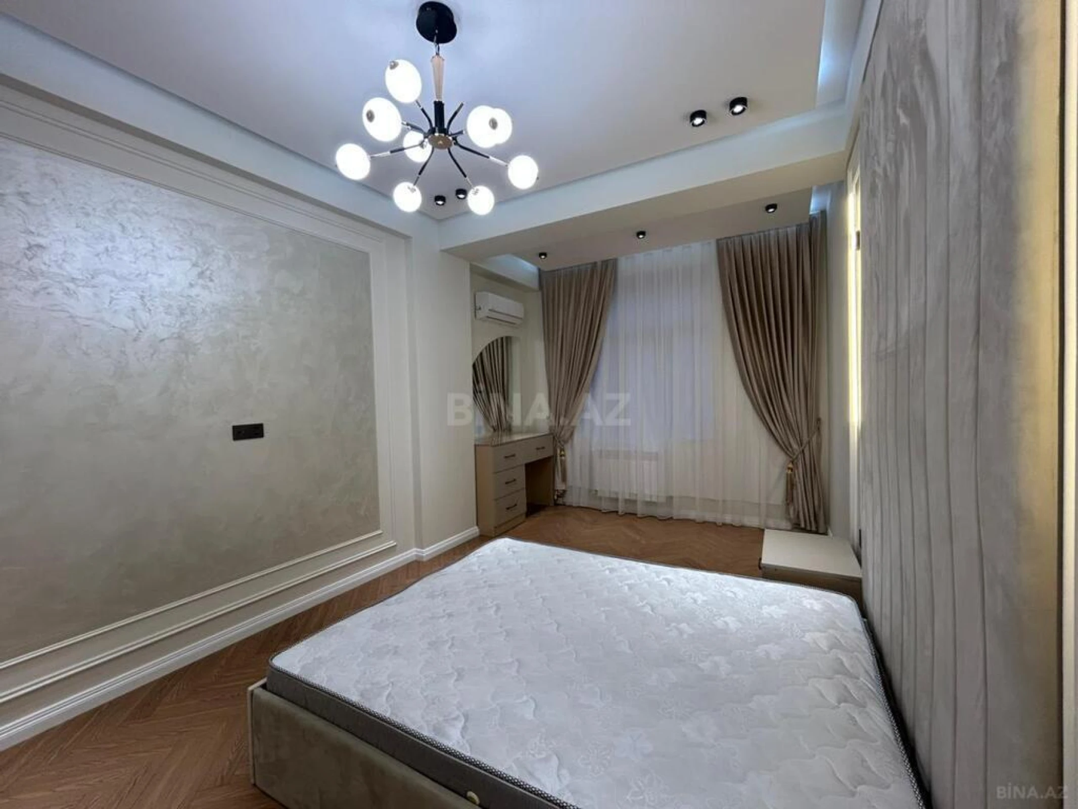 Satılır 3 otaqlı mənzil 134.8 m²