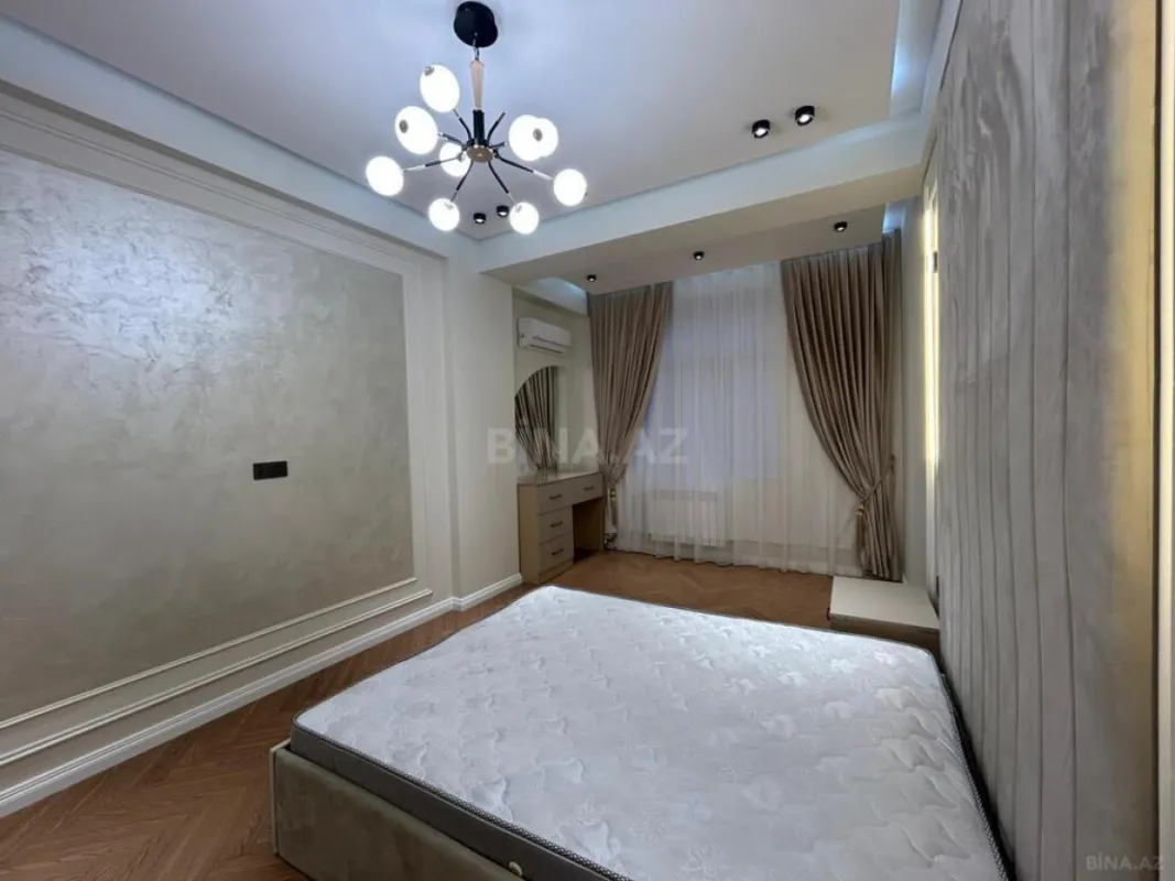 Satılır 3 otaqlı mənzil 134.8 m²