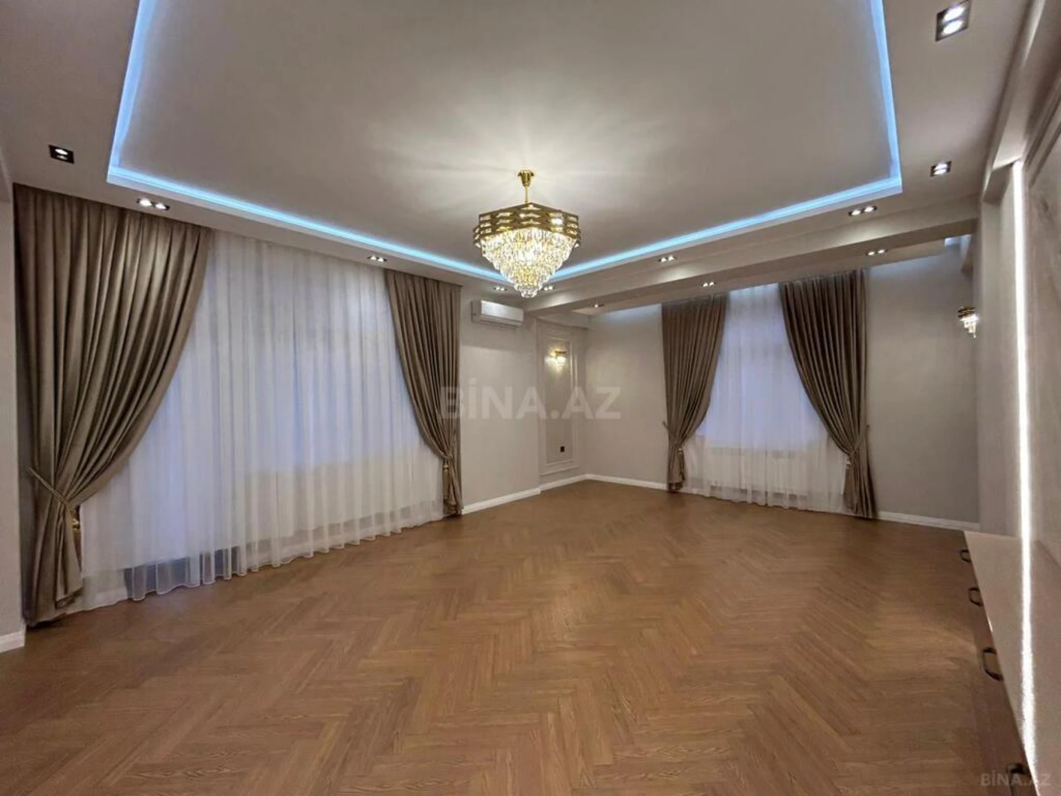Satılır 3 otaqlı mənzil 134.8 m²