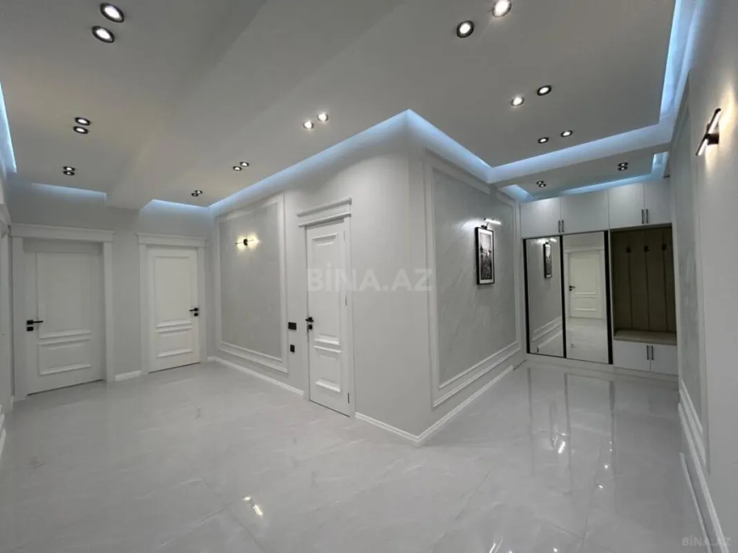Satılır 3 otaqlı mənzil 134.8 m²