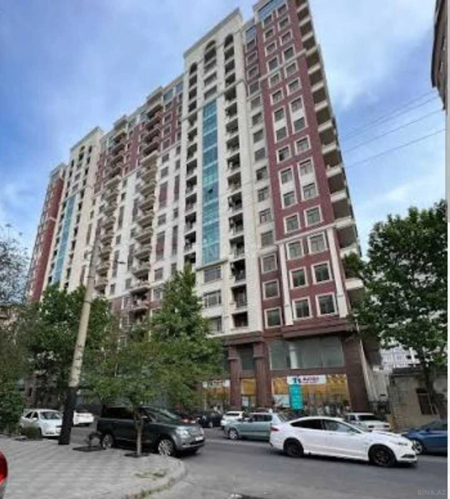 Satılır 3 otaqlı mənzil 112 m²