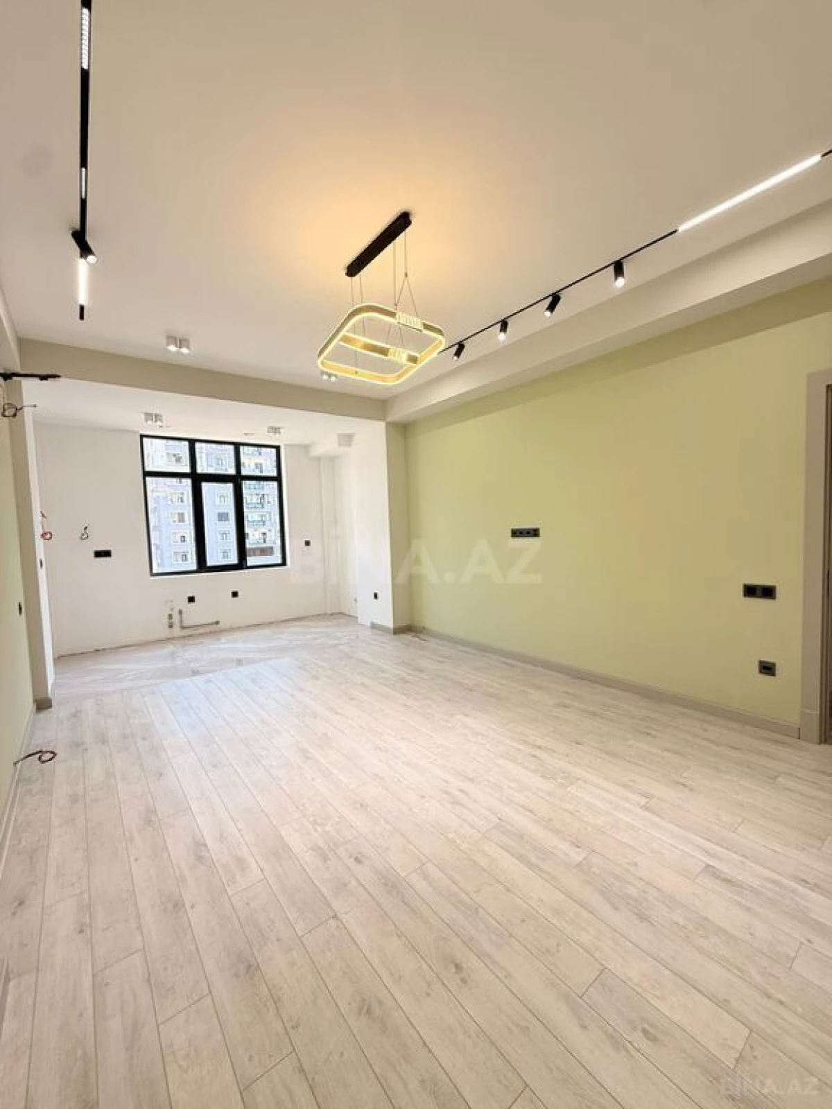 Satılır 3 otaqlı mənzil 112 m²