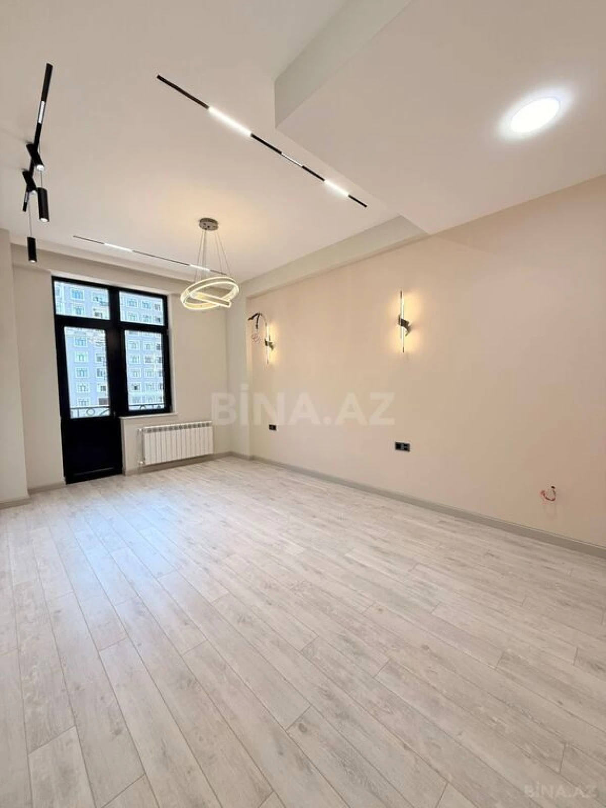 Satılır 3 otaqlı mənzil 112 m²