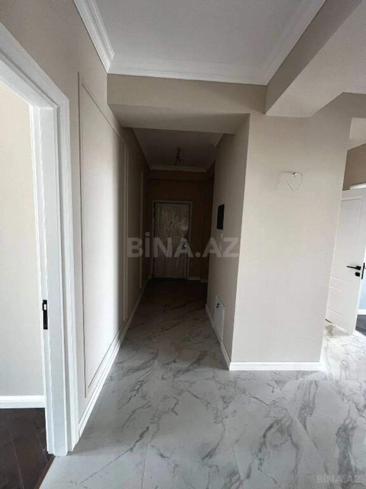 Satılır 4 otaqlı mənzil 121 m²