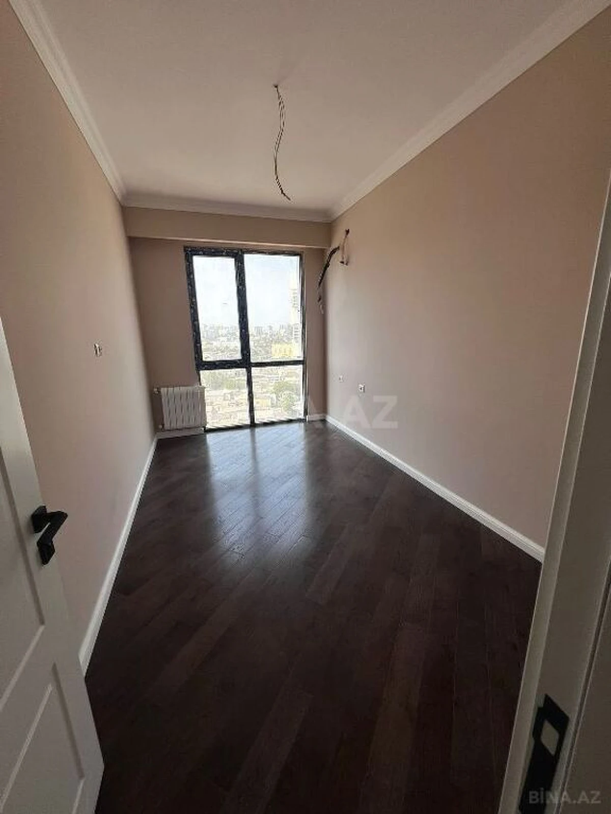 Satılır 4 otaqlı mənzil 121 m²