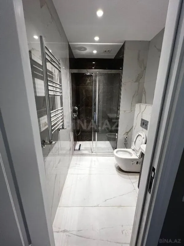 Satılır 4 otaqlı mənzil 121 m²