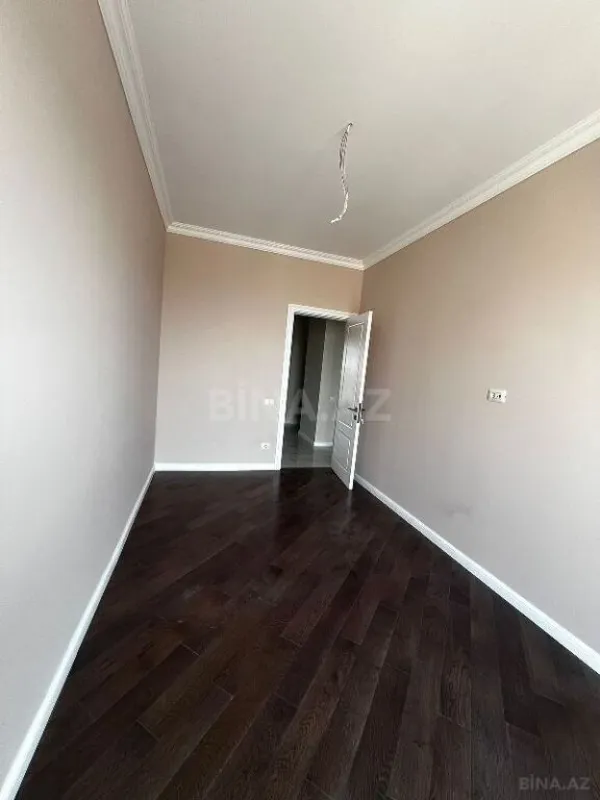 Satılır 4 otaqlı mənzil 121 m²