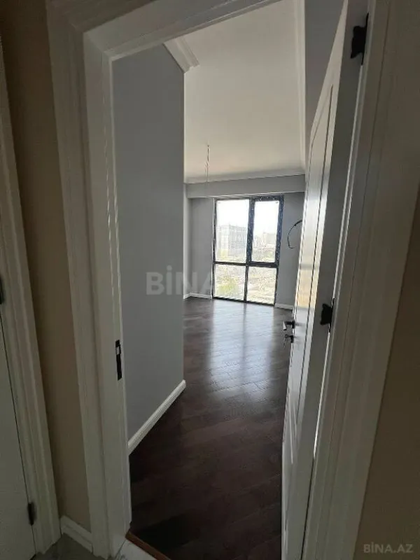 Satılır 4 otaqlı mənzil 121 m²
