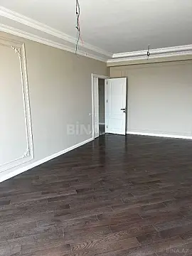 Satılır 4 otaqlı mənzil 121 m²
