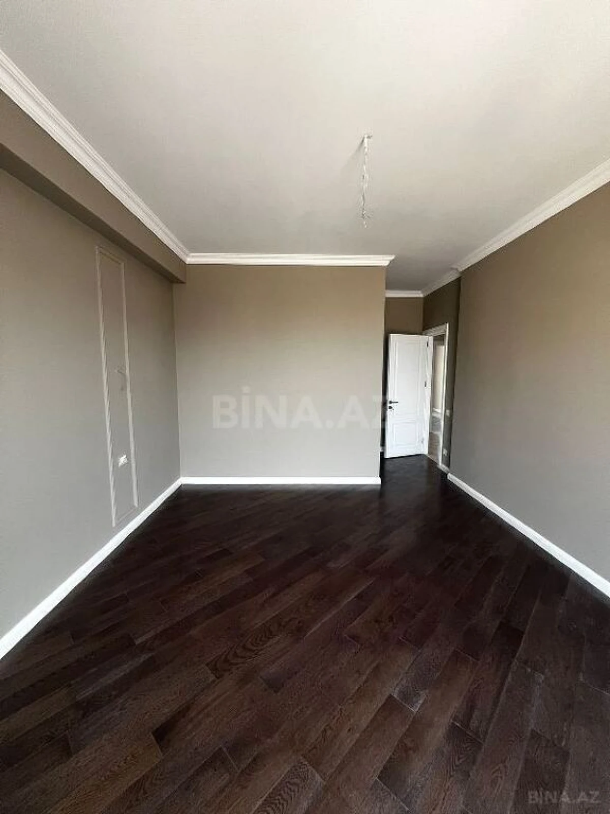 Satılır 4 otaqlı mənzil 121 m²