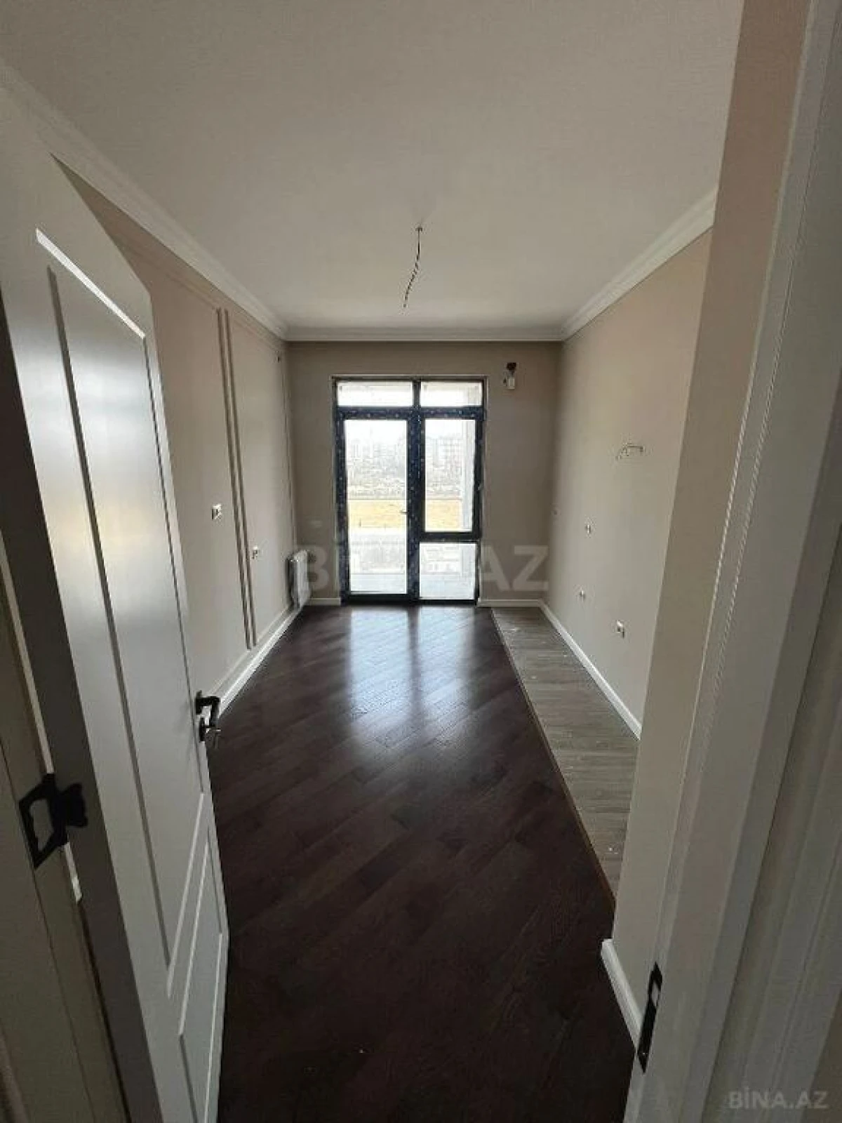 Satılır 4 otaqlı mənzil 121 m²