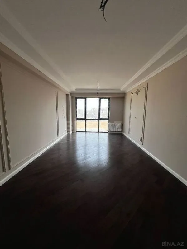 Satılır 4 otaqlı mənzil 121 m²