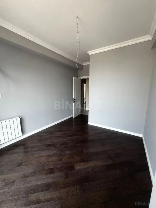 Satılır 4 otaqlı mənzil 121 m²