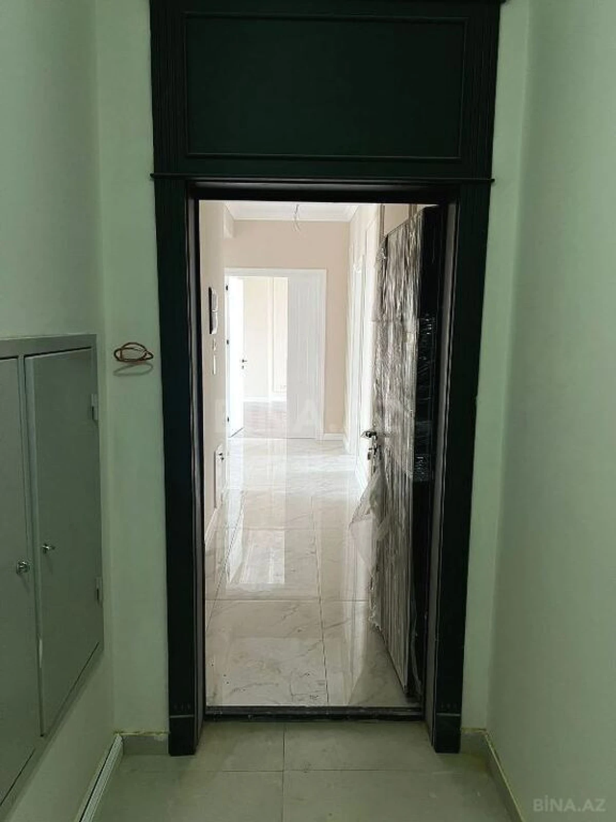 Satılır 4 otaqlı mənzil 121 m²