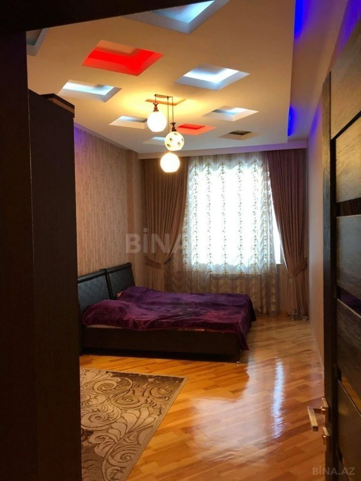 Satılır 4 otaqlı mənzil 151 m²