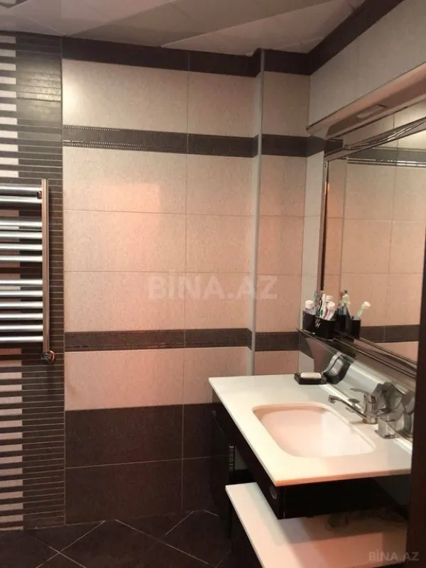 Satılır 4 otaqlı mənzil 151 m²