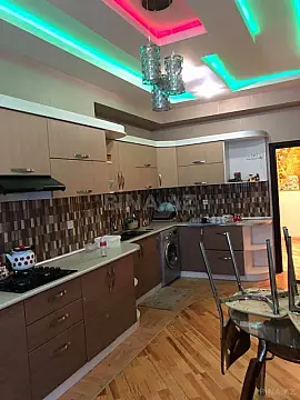 Satılır 4 otaqlı mənzil 151 m²