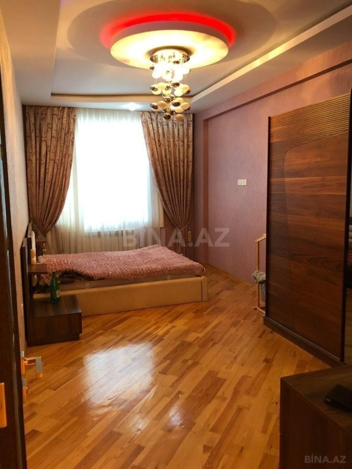 Satılır 4 otaqlı mənzil 151 m²