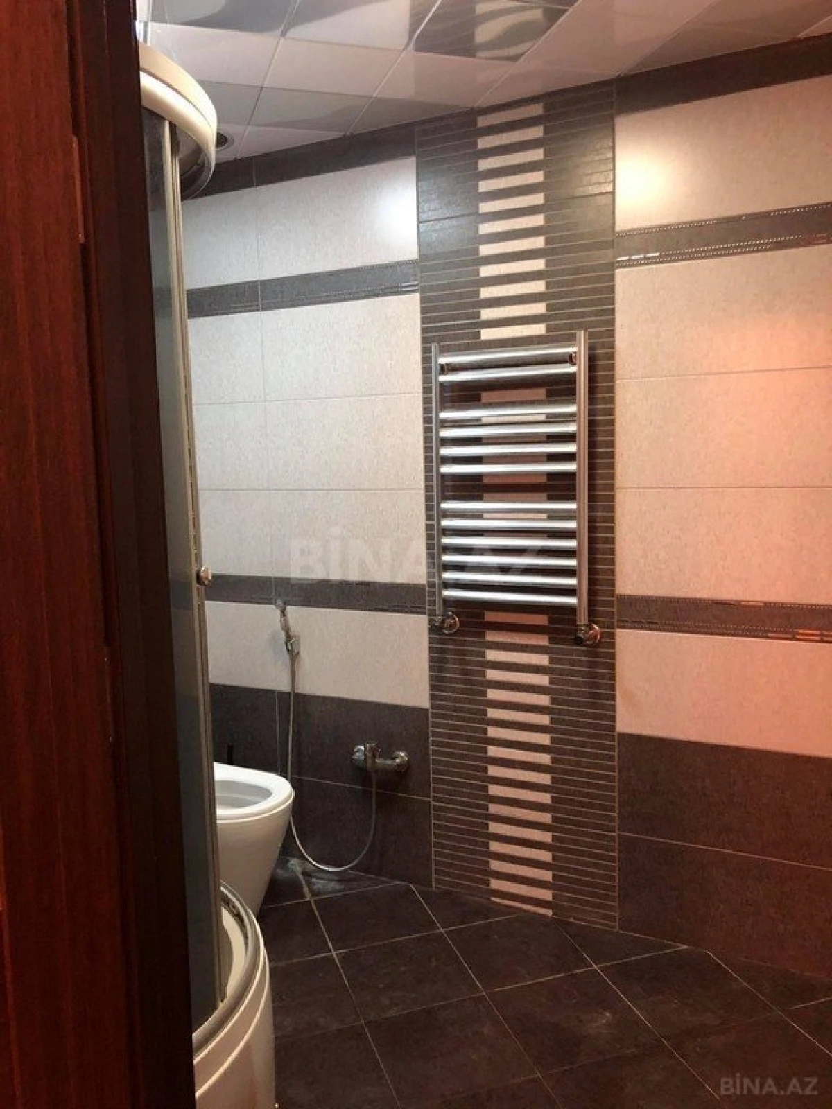 Satılır 4 otaqlı mənzil 151 m²