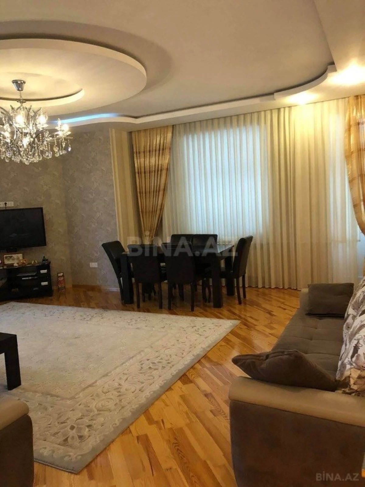 Satılır 4 otaqlı mənzil 151 m²