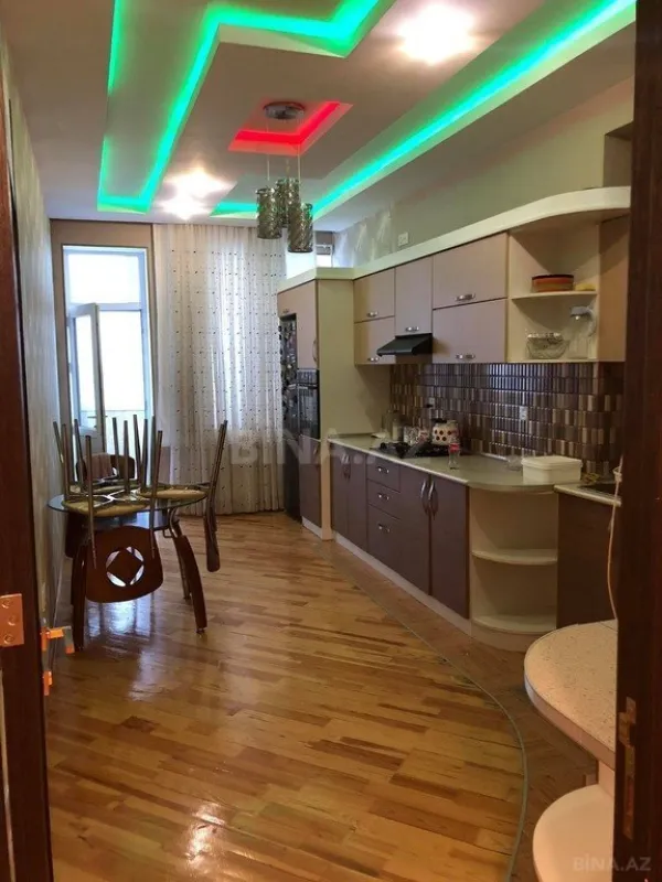 Satılır 4 otaqlı mənzil 151 m²
