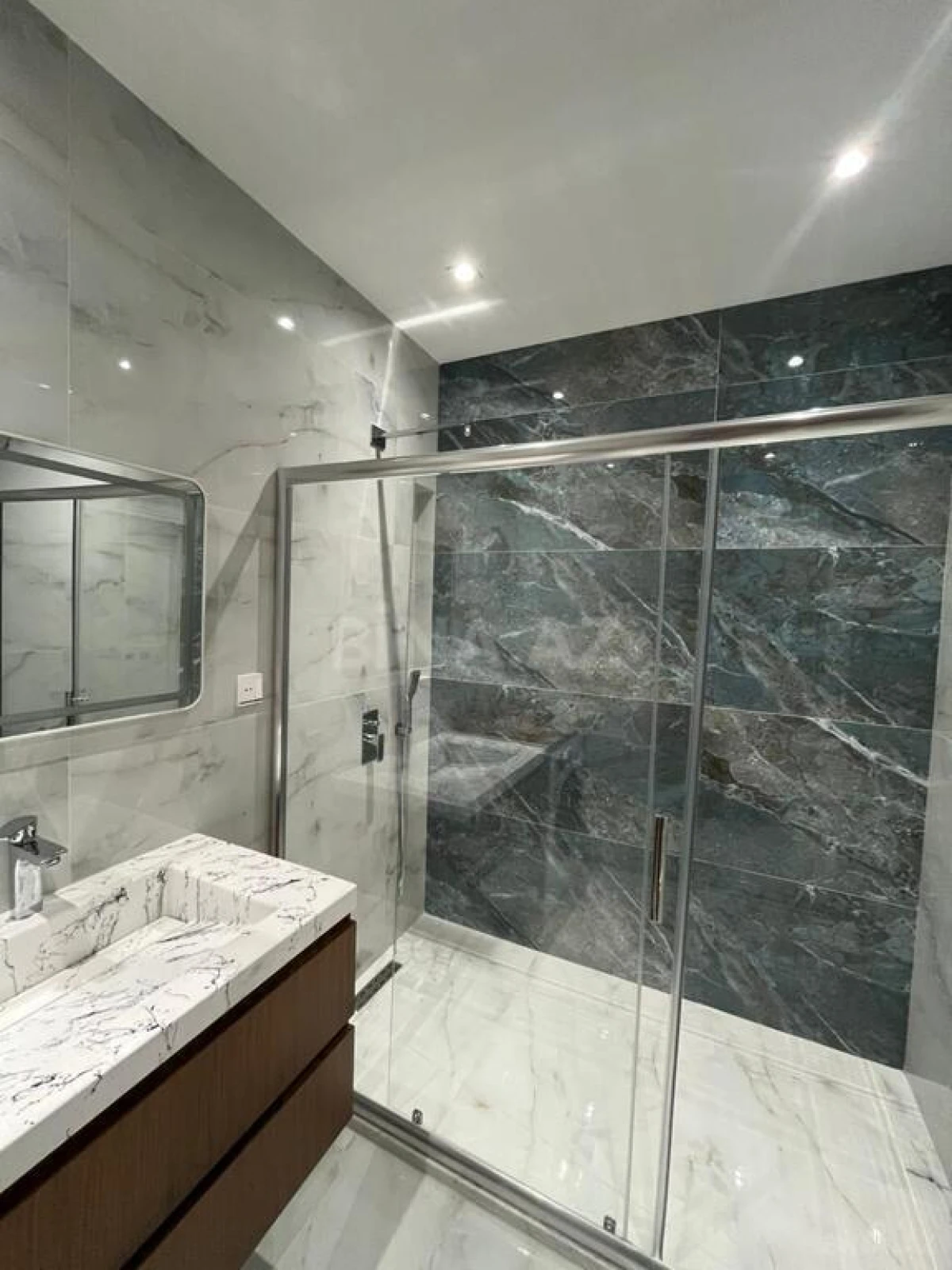 Kirayə verilir 2 otaqlı mənzil 100 m²