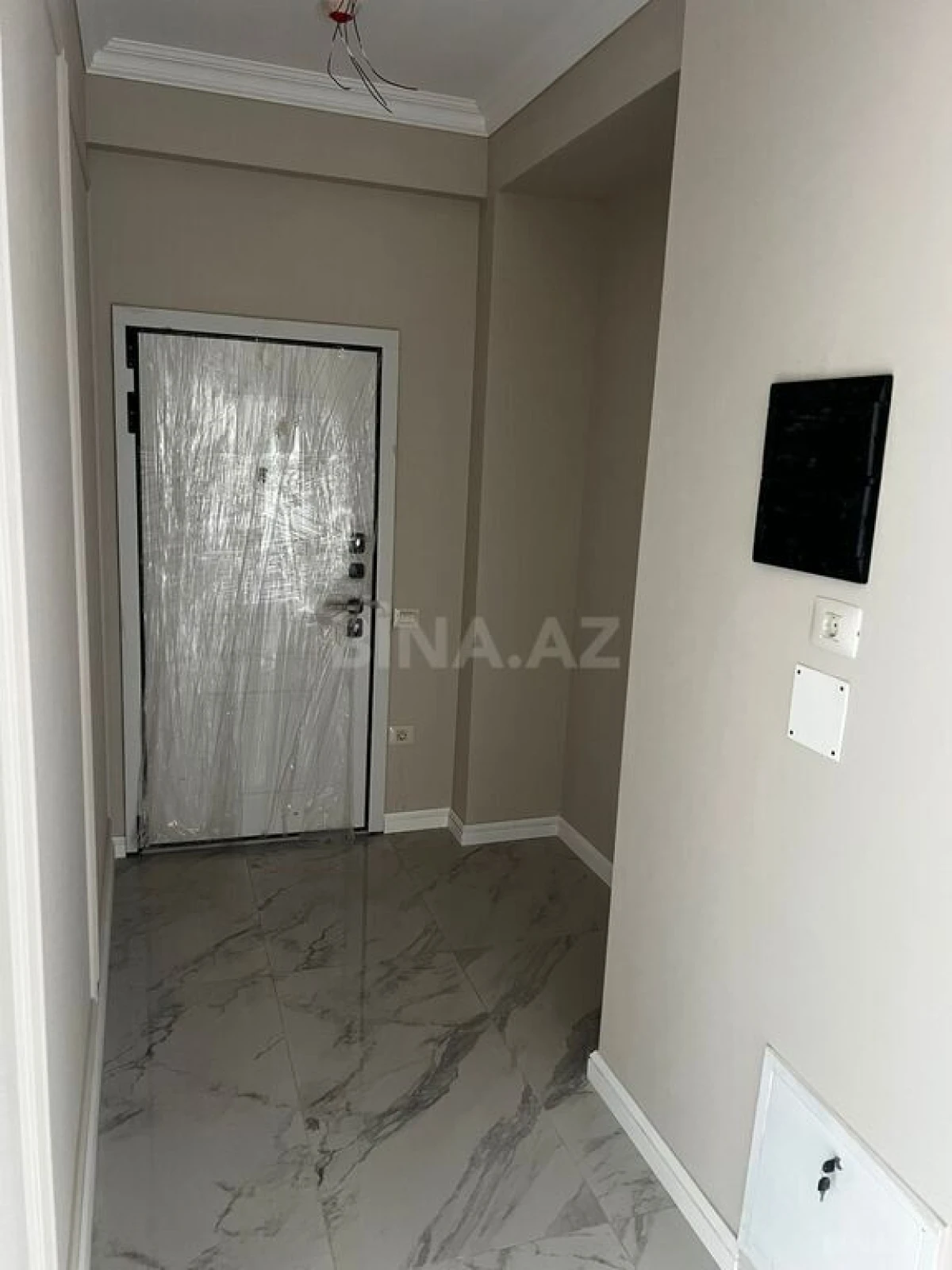 Satılır 4 otaqlı mənzil 121 m²