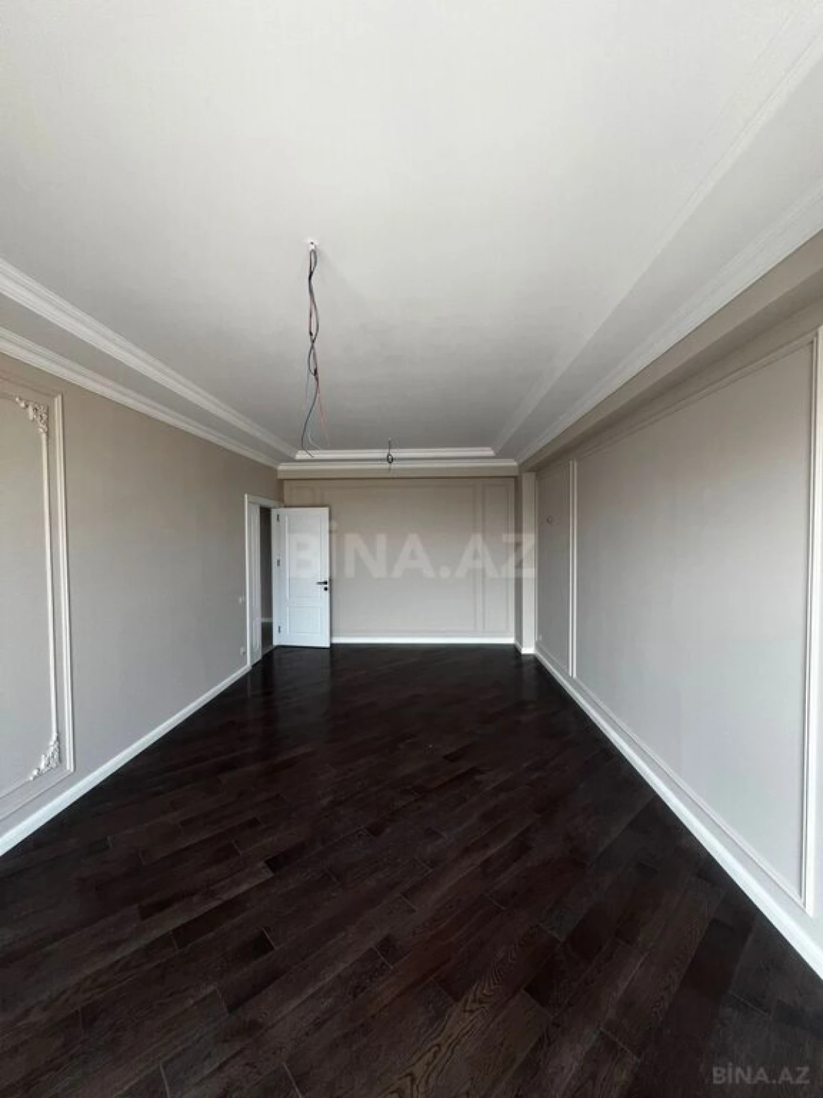 Satılır 4 otaqlı mənzil 121 m²