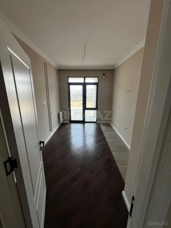 Satılır 4 otaqlı mənzil 121 m²