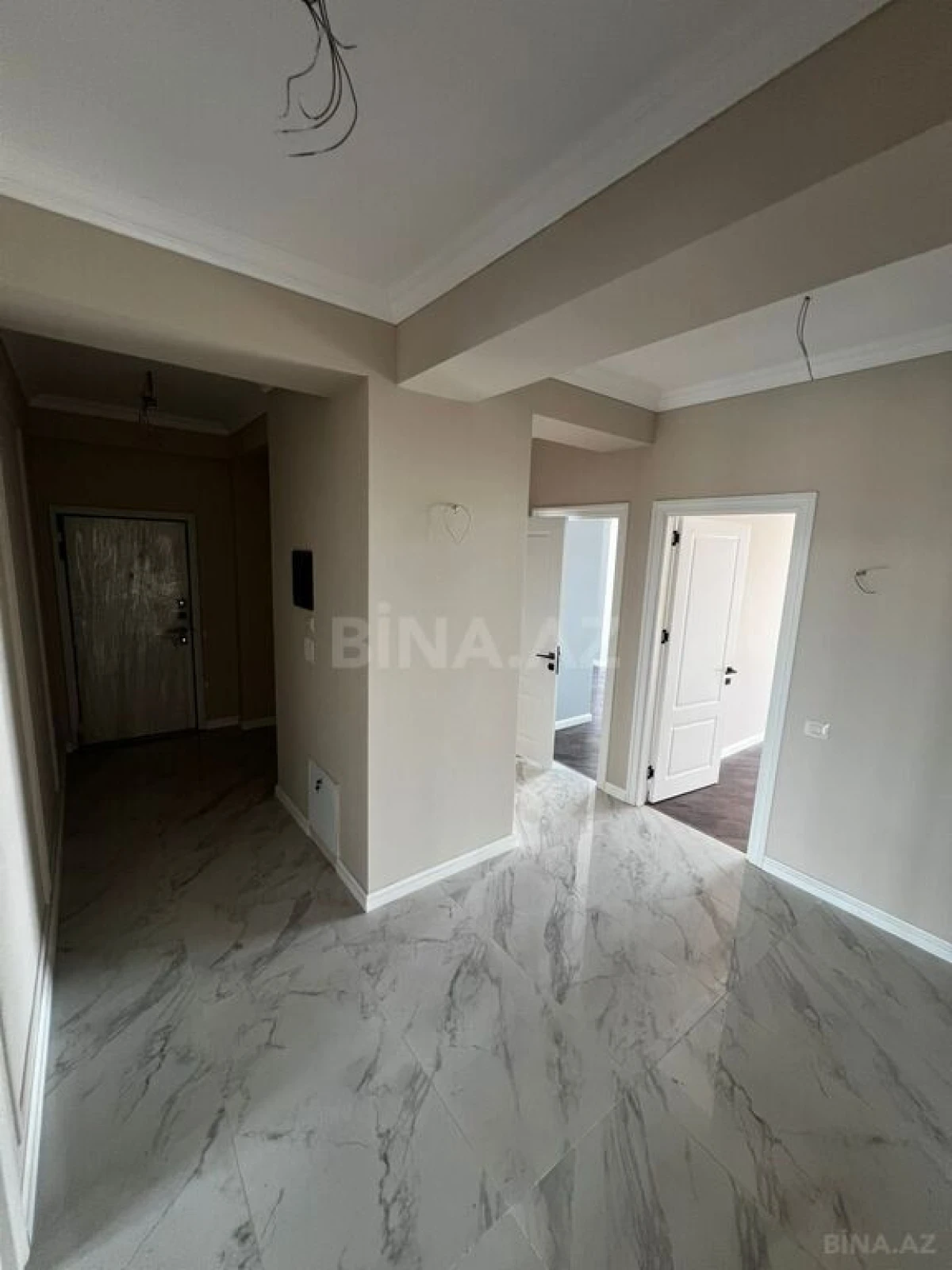 Satılır 4 otaqlı mənzil 121 m²