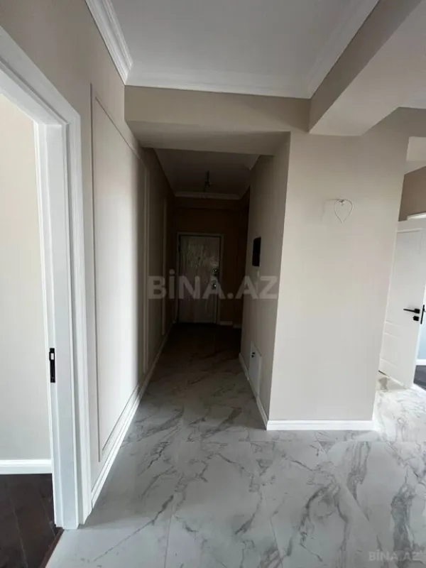 Satılır 4 otaqlı mənzil 121 m²
