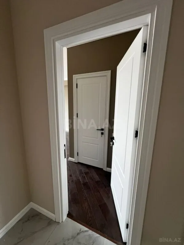 Satılır 4 otaqlı mənzil 121 m²