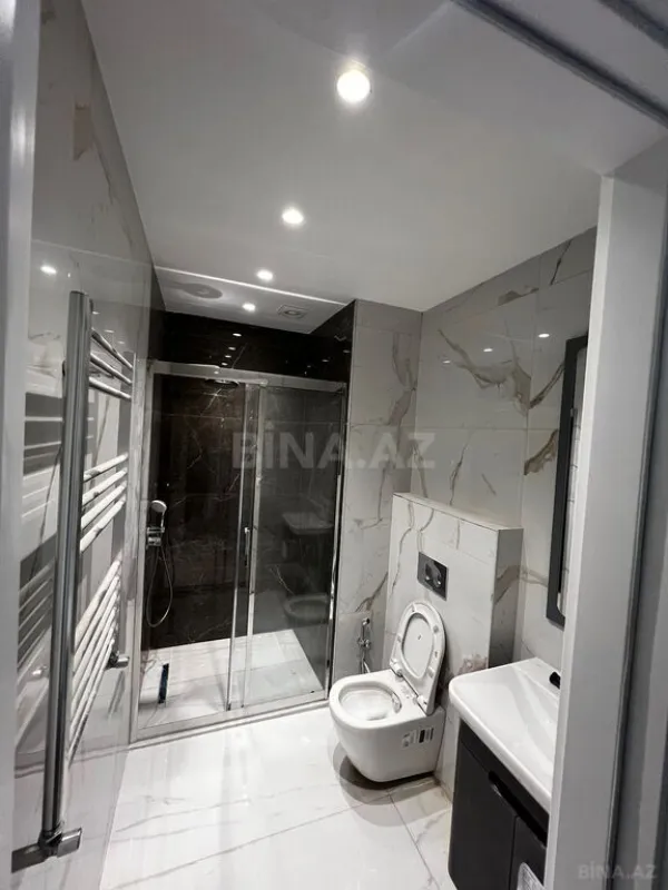 Satılır 4 otaqlı mənzil 121 m²