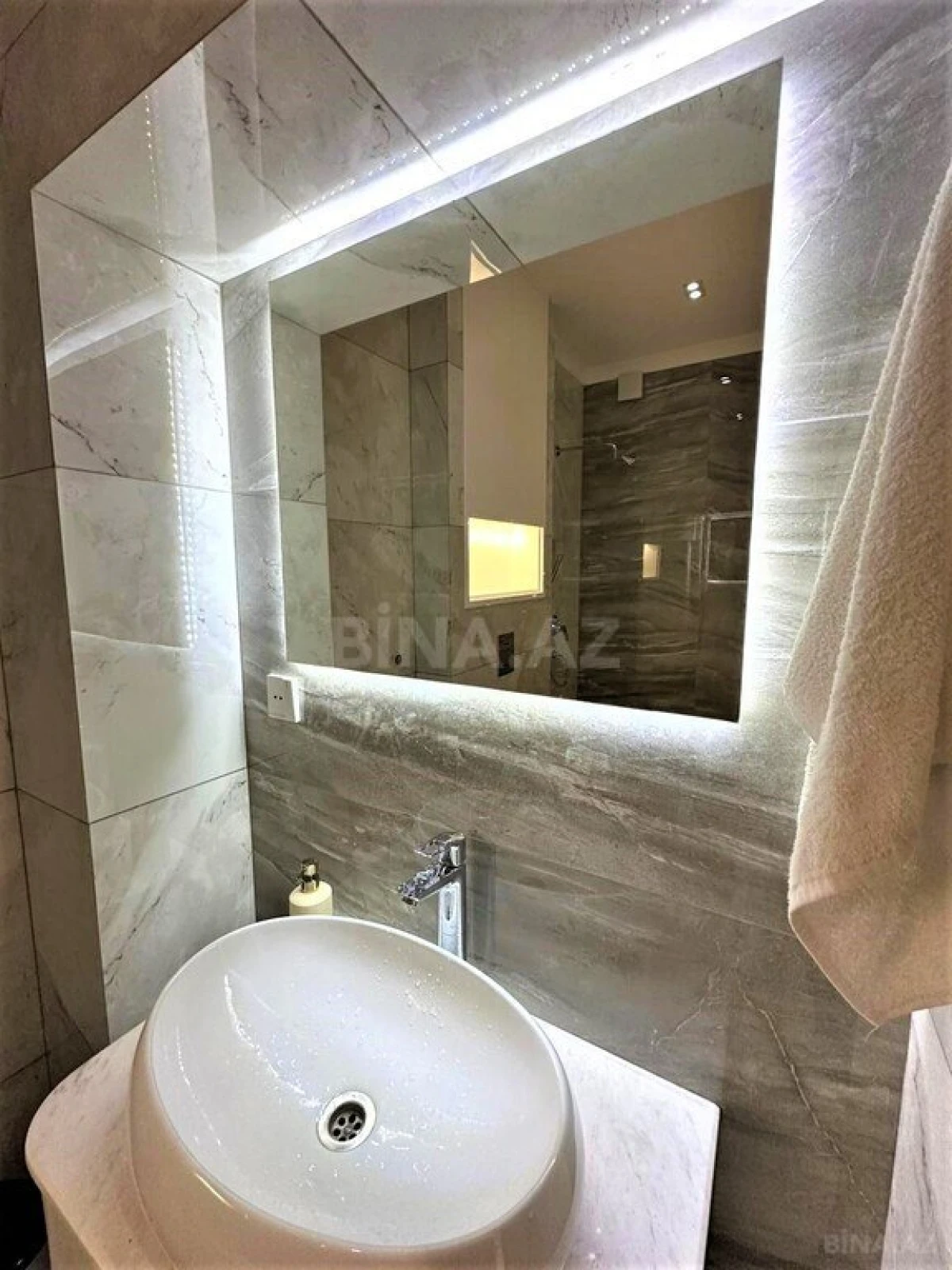 Kirayə verilir 2 otaqlı mənzil 90 m²