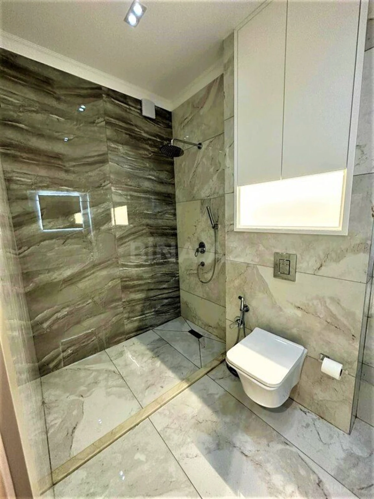 Kirayə verilir 2 otaqlı mənzil 90 m²