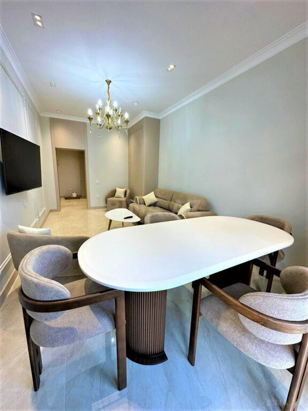 Kirayə verilir 2 otaqlı mənzil 90 m²