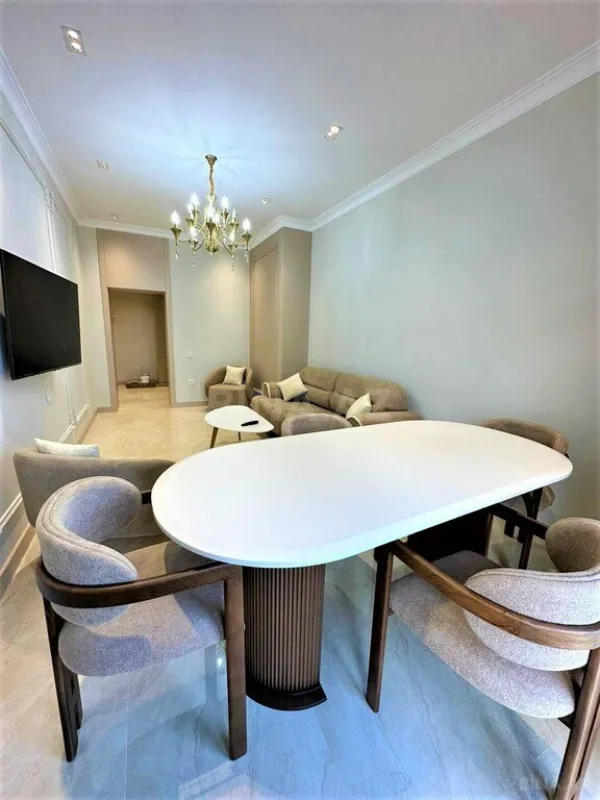 Kirayə verilir 2 otaqlı mənzil 90 m²