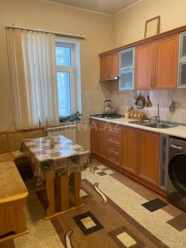 Satılır 6 otaqlı həyət evi 170 m²
