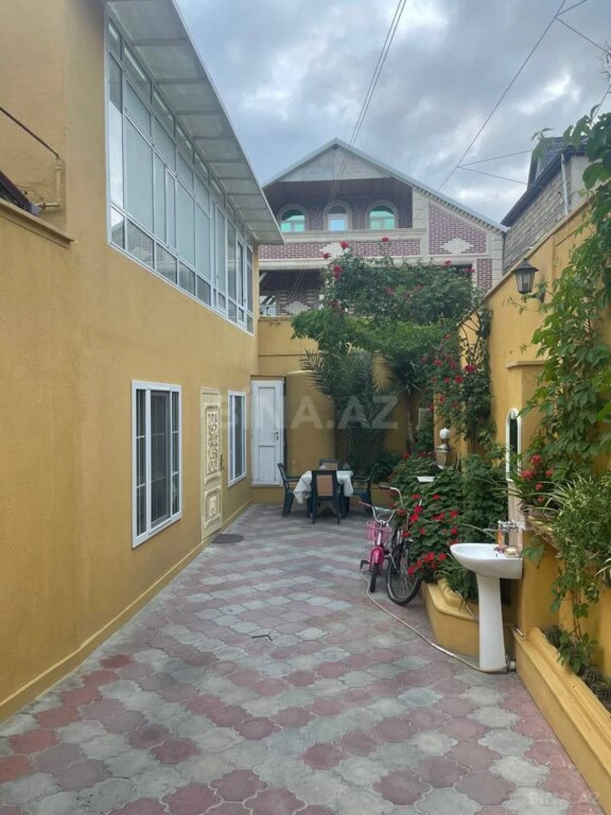 Satılır 6 otaqlı həyət evi 170 m²