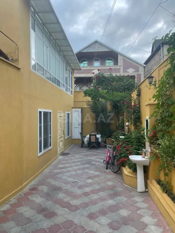 Satılır 6 otaqlı həyət evi 170 m²