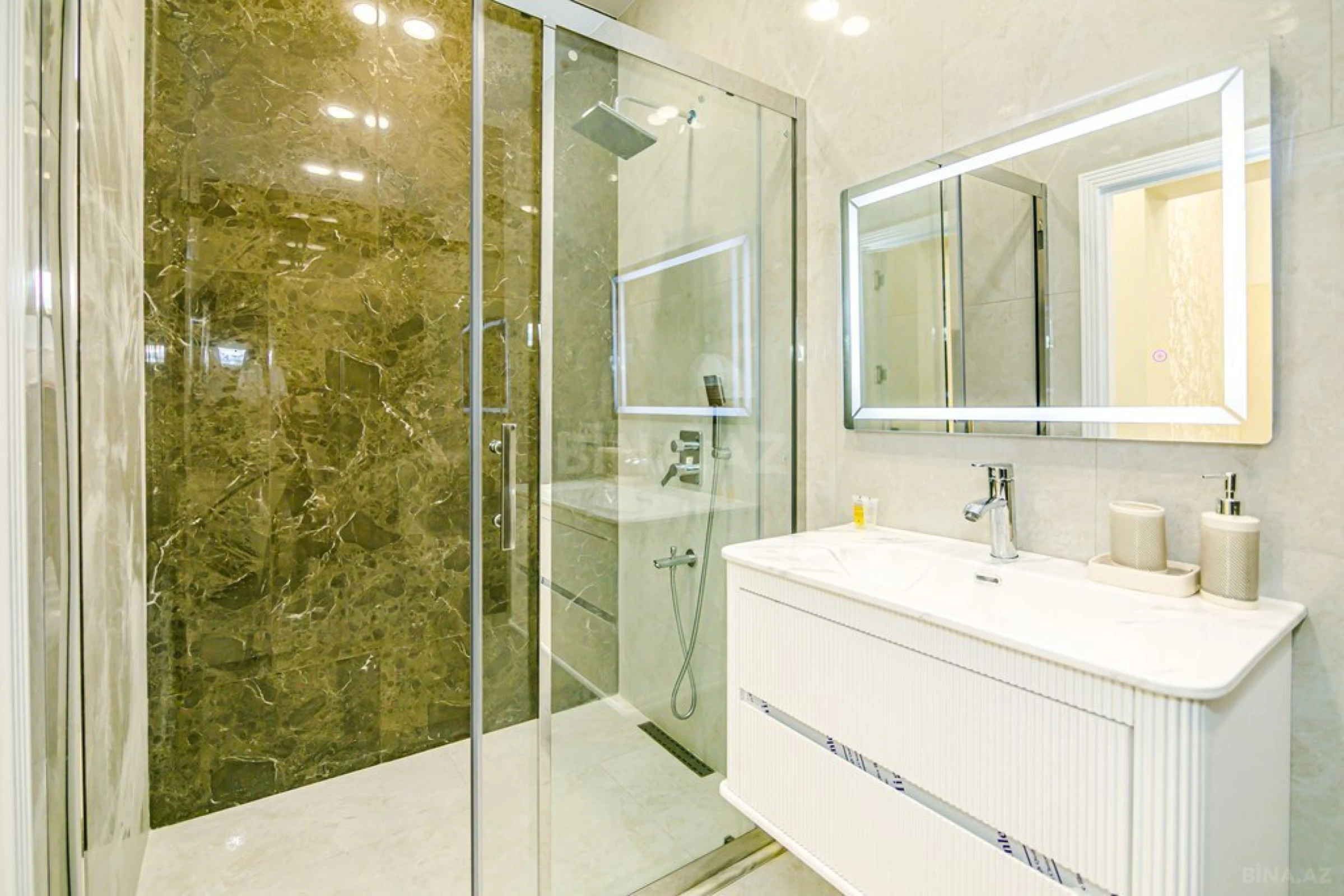 Kirayə verilir 3 otaqlı mənzil 110 m²