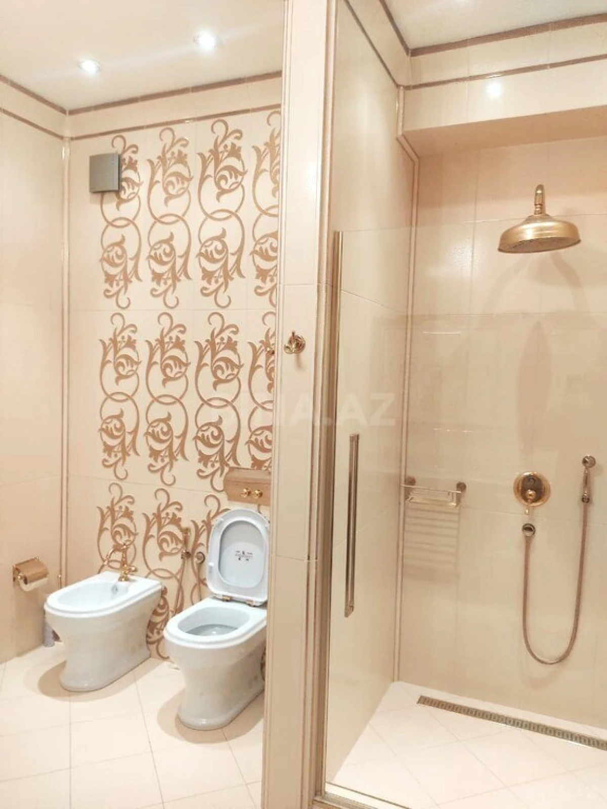 Satılır 5 otaqlı mənzil 400 m²