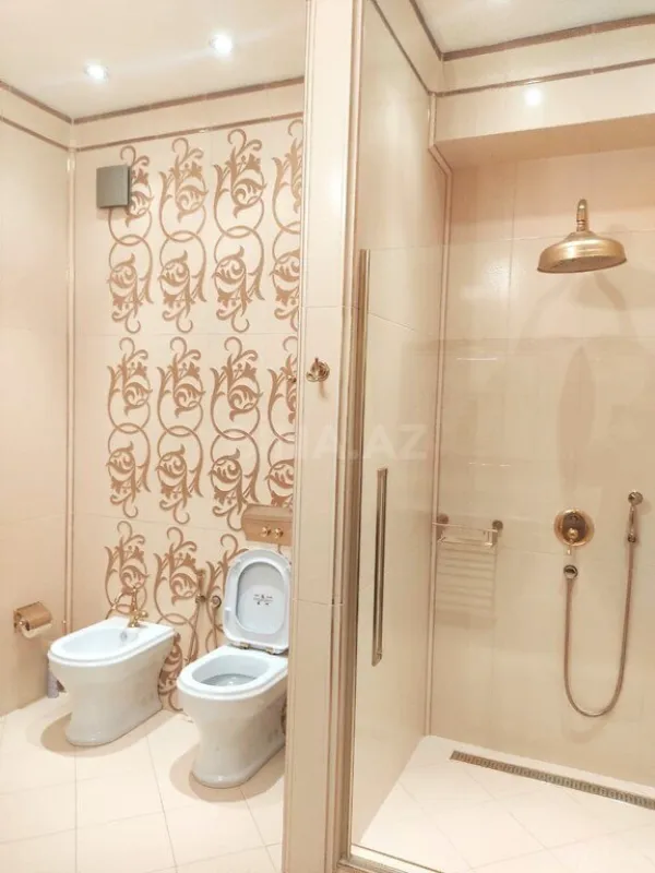 Satılır 5 otaqlı mənzil 400 m²