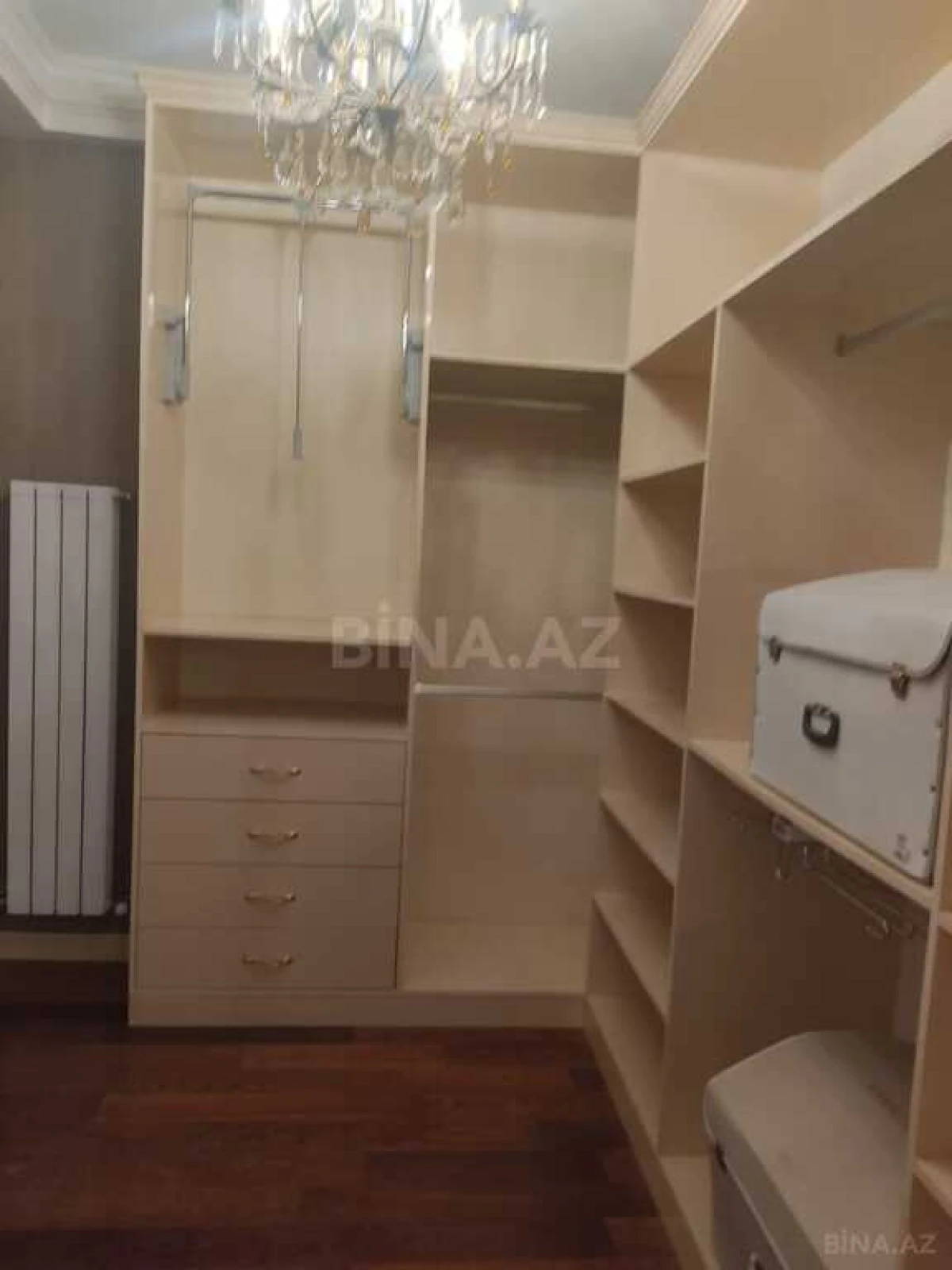 Satılır 5 otaqlı mənzil 400 m²