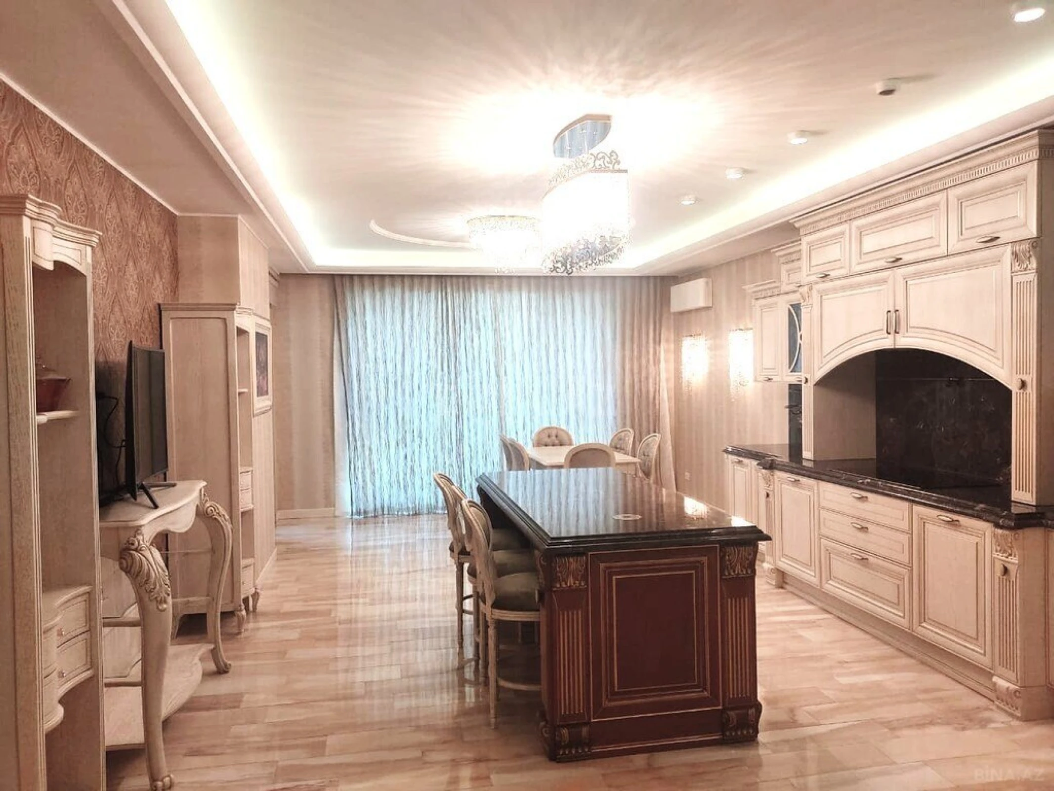 Satılır 5 otaqlı mənzil 400 m²