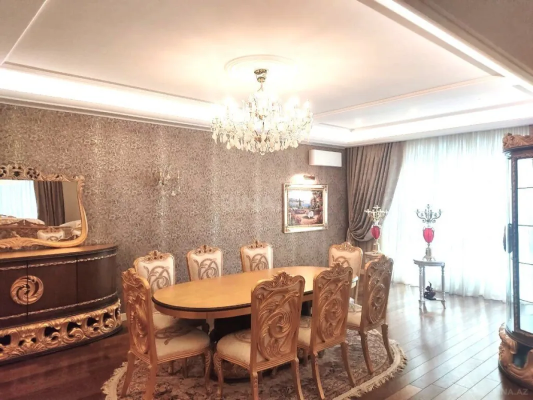Satılır 5 otaqlı mənzil 400 m²