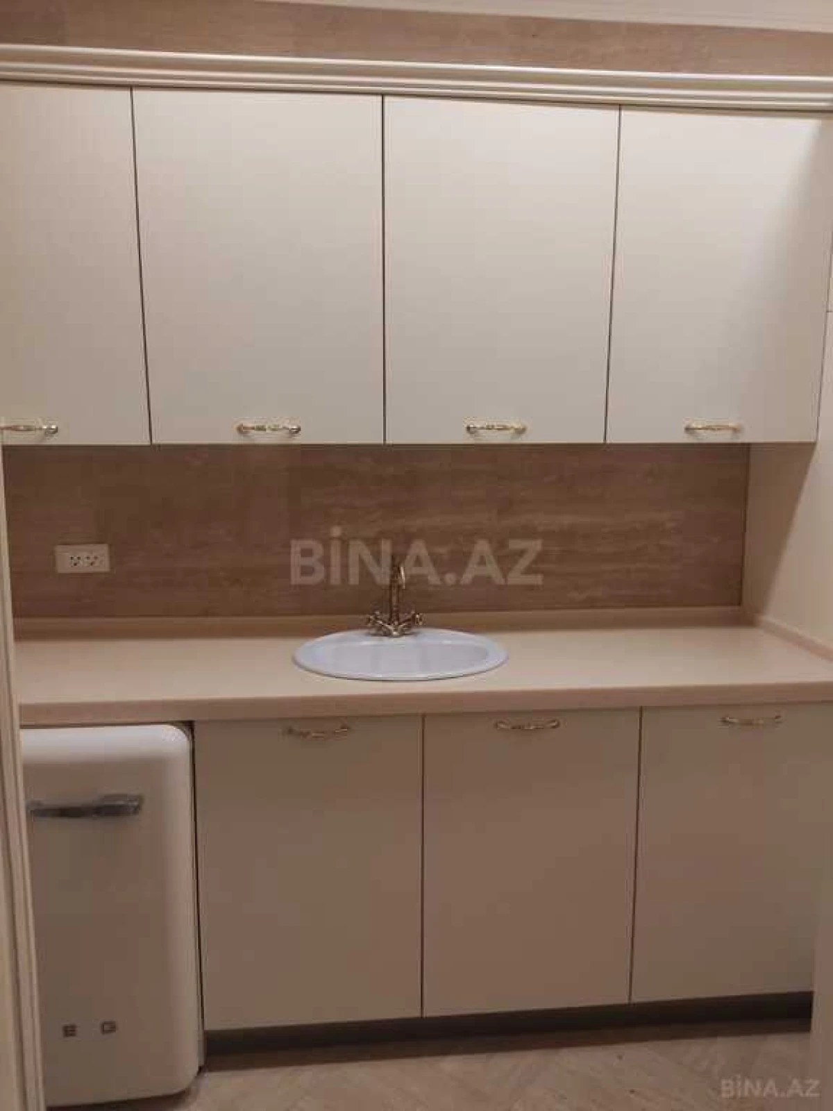 Satılır 5 otaqlı mənzil 400 m²