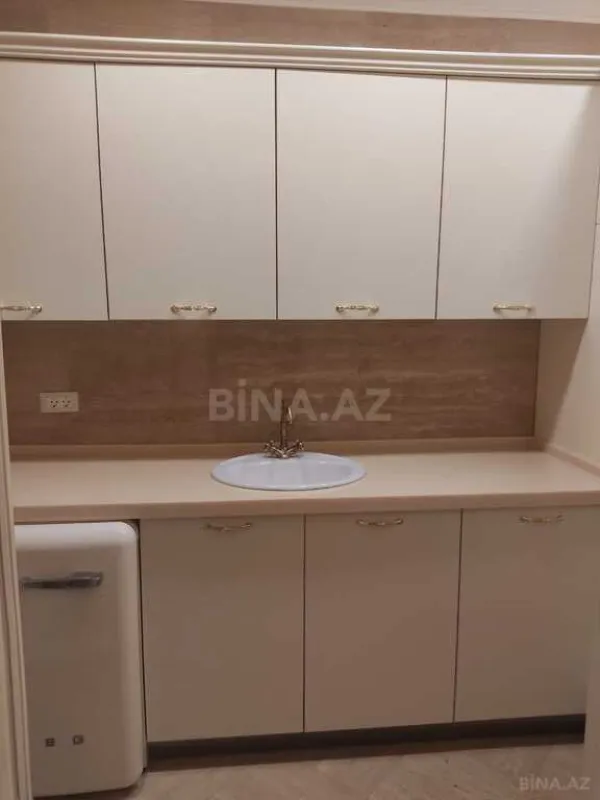 Satılır 5 otaqlı mənzil 400 m²