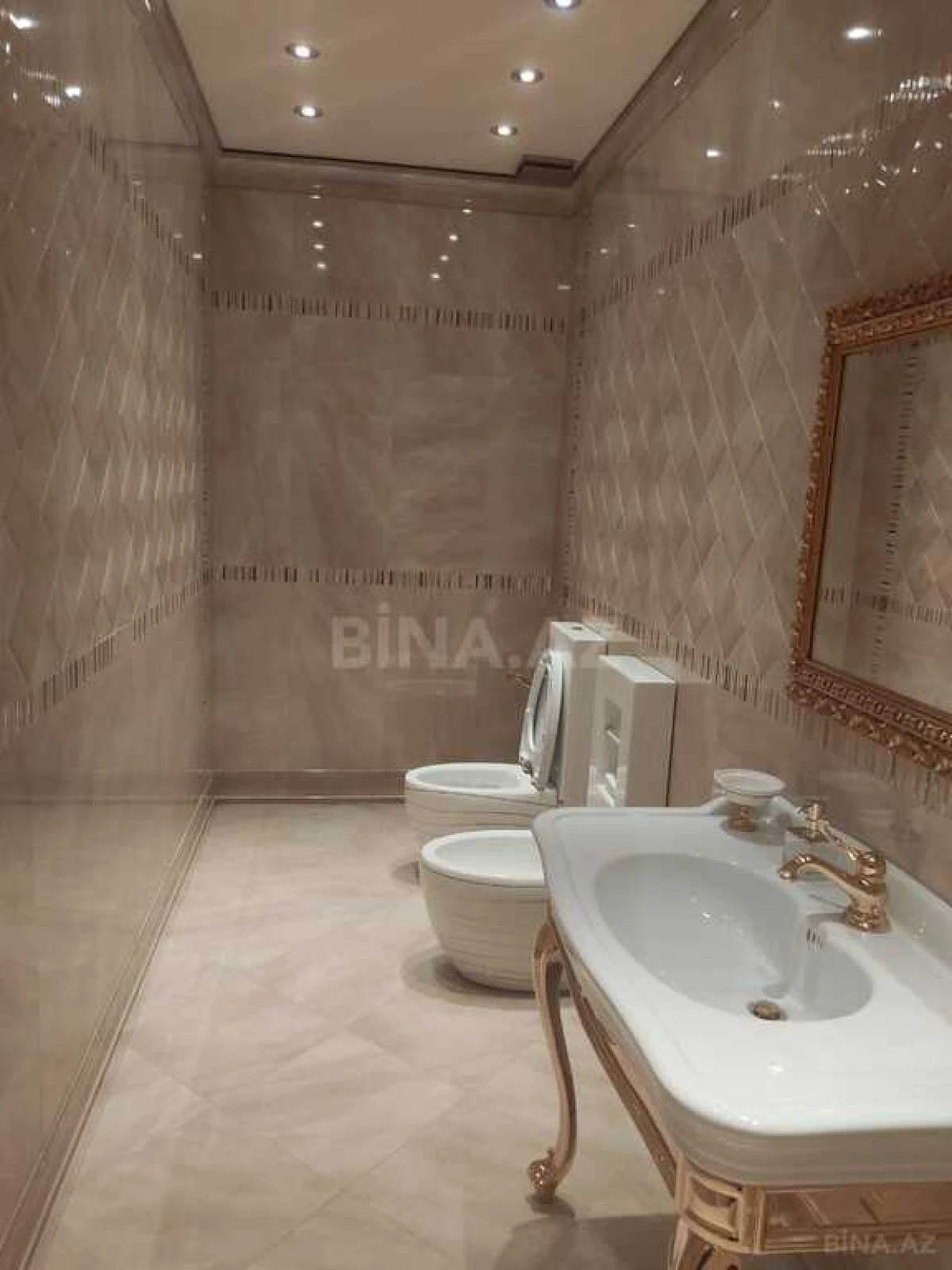 Satılır 5 otaqlı mənzil 400 m²