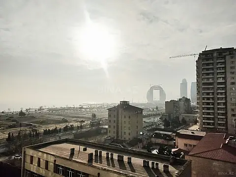 Satılır 5 otaqlı mənzil 400 m²